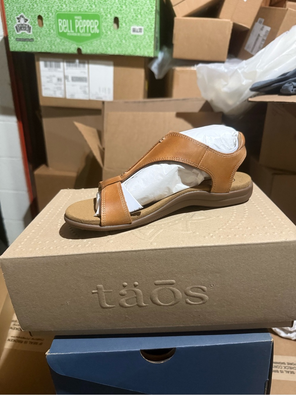 NWT Taos The Show Womenโs Leather Sandal Size 9 Caramel